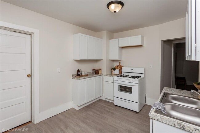 Building Photo - 1215 Clark St