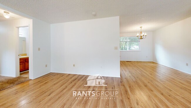 Building Photo - Spacious 3-Bed 2-Bath Tumwater Home with Large Yard! Close to I-5!