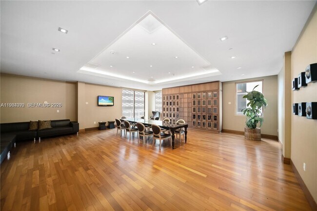 Building Photo - 1050 Brickell Ave