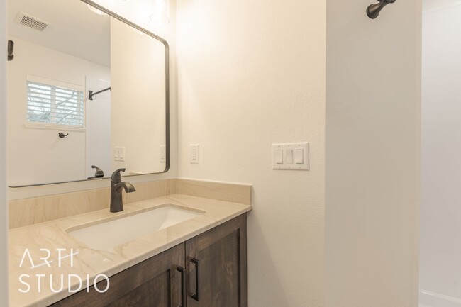 Building Photo - "Stunningly Remodeled 4-Bedroom, 3-Bathroo...