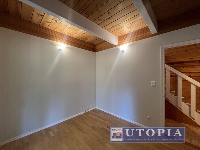 Building Photo - 10585 Redwood Dr