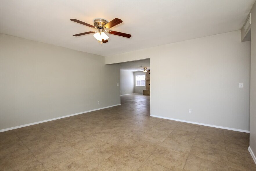 Building Photo - 5523 W Villa Maria Dr