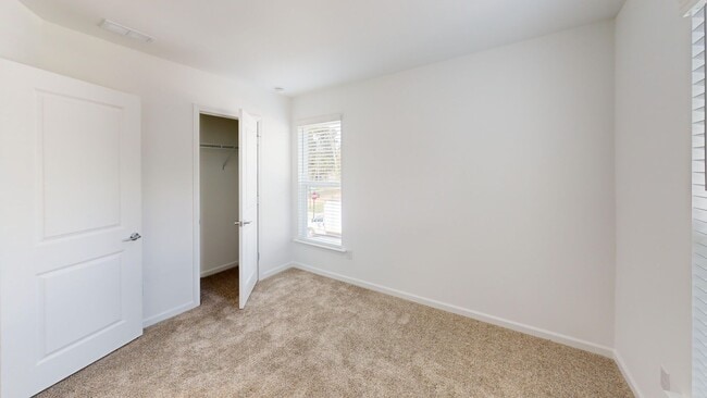 Building Photo - Immaculate New Townhome in Pringle Towns