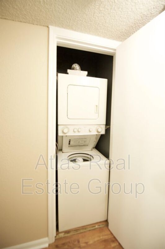 Building Photo - 459 Wright St