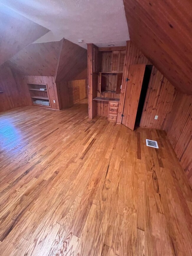 Building Photo - Section 8 Accepted! Cozy 3-Bedroom Home in...