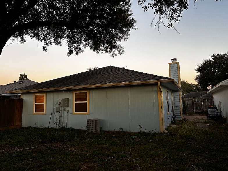 Building Photo - 1619 Bugle Run Dr