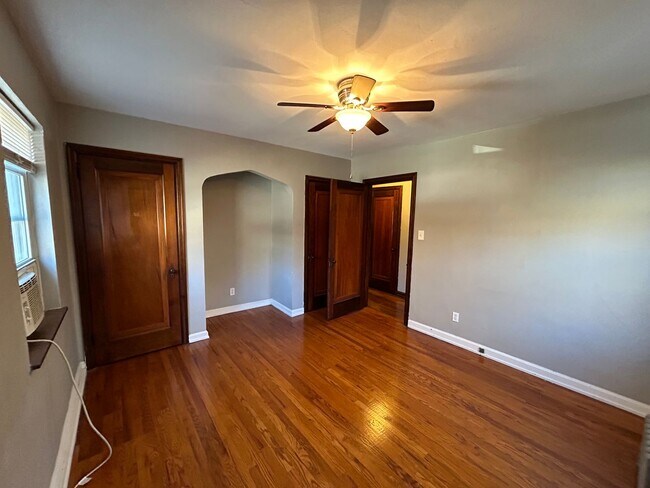 Building Photo - 2351 Ravine St