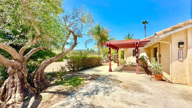 Building Photo - Wonderful Single Story Ranch Style Home on Sprawling Country Property in Vista!