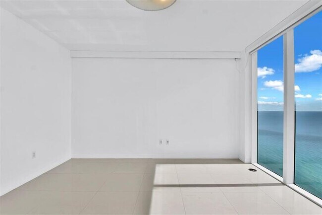 Building Photo - 16699 Collins Ave