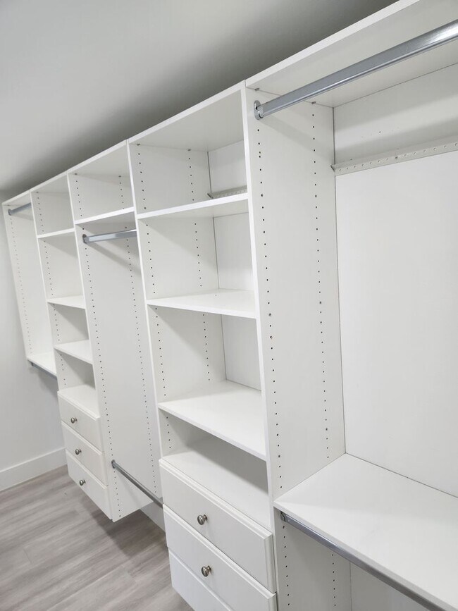Building Photo - Modern Style and Luxury Amenities in Ephra...