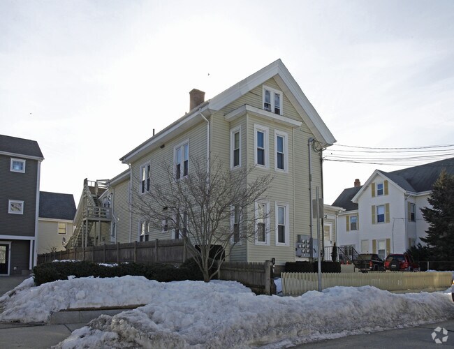 Building Photo - 32 Floyd St
