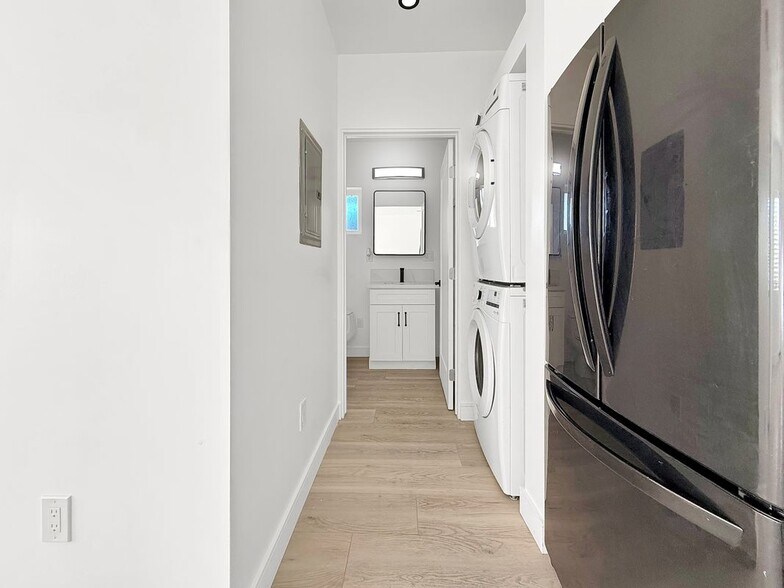 Building Photo - 1273 Donatello St