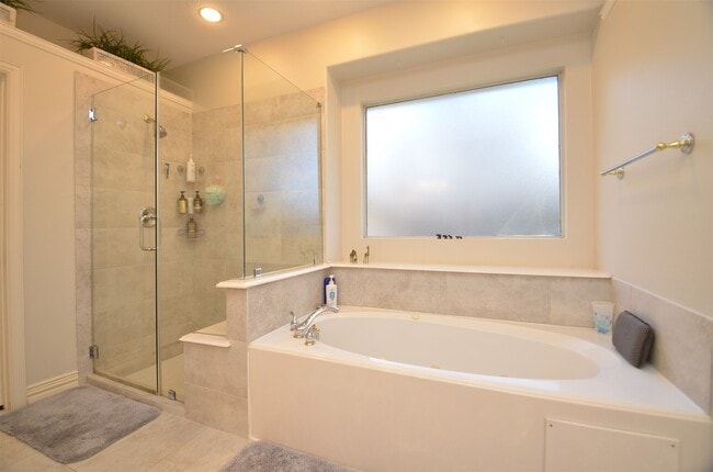 Building Photo - 1310 Wildwood Ln