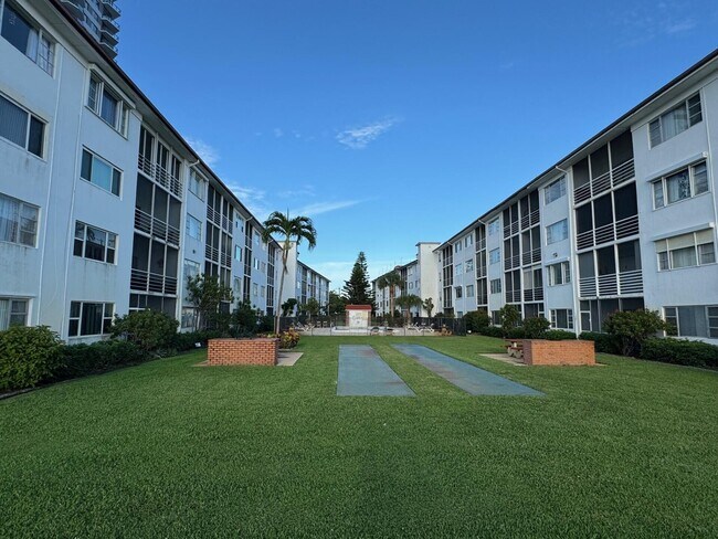 Building Photo - 4500 N Flagler Dr