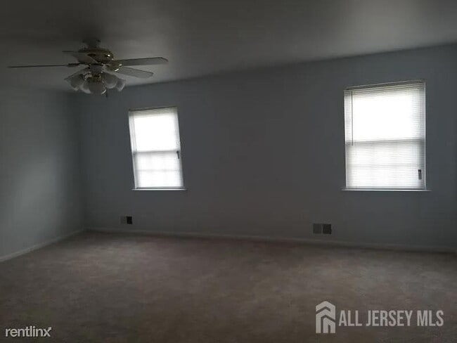 Building Photo - 804 Maple Hill Dr