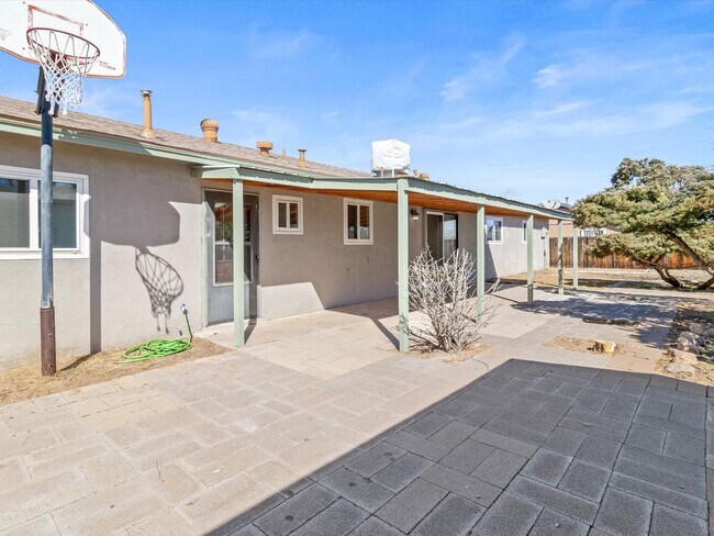 Building Photo - Spacious 4-Bed, 2-Bath Home | Large Backyard| Quick Access to Highway 528 and Other Routes| Pre-L...