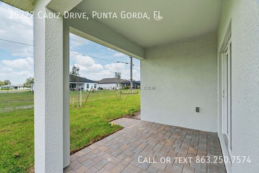 Building Photo - 25222 Cadiz Dr