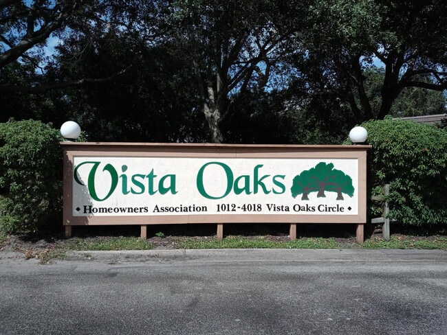 Building Photo - 1717 Vista Oaks Cir NE