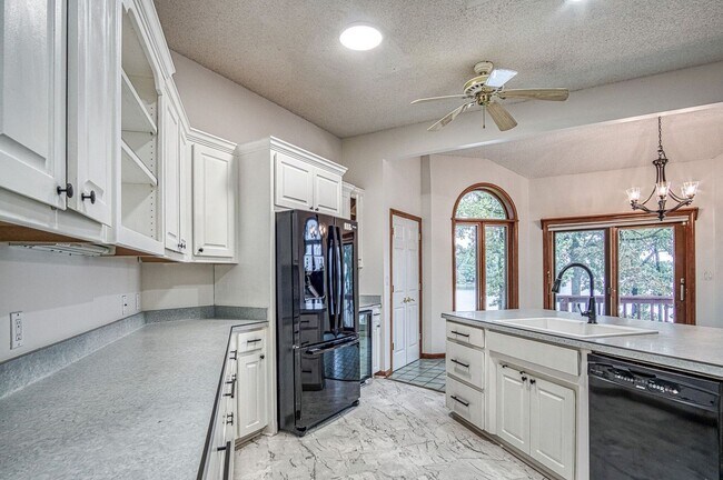 Building Photo - Lake Balboa | Home | Unfurnished