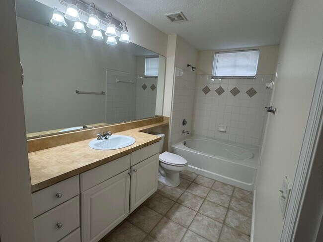 Building Photo - 9833 Baywinds Blvd