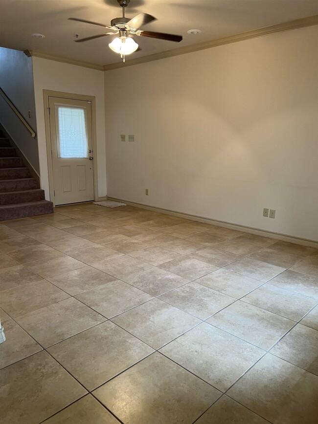 Building Photo - 10510 Sandia Dr