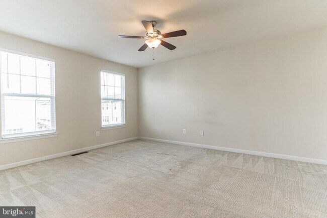 Building Photo - 25621 Pleasant Valley Rd