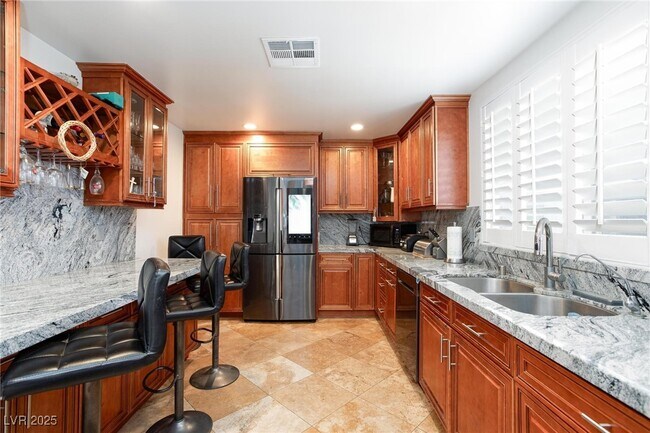Building Photo - 5033 Saluda Cir