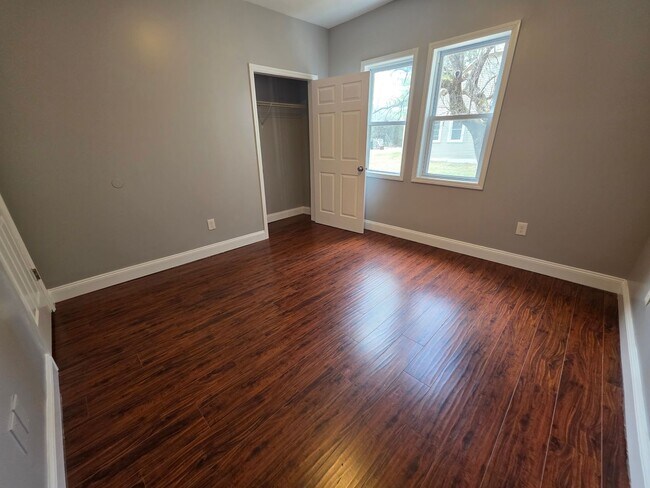 Building Photo - 2 Bed 1 Bath Apartment In Loch Sheldrake