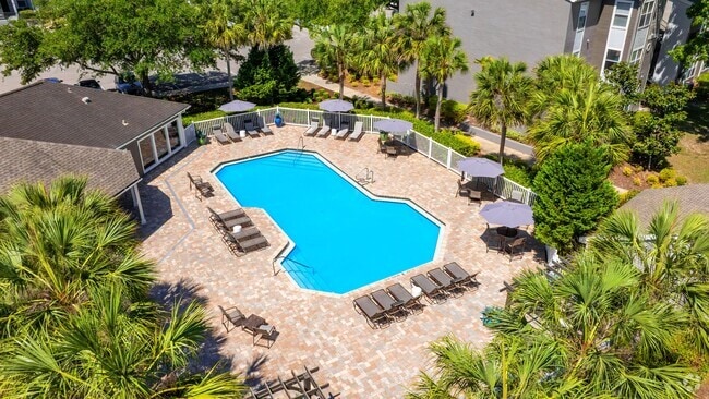 Building Photo - The Enclave at Huntington Woods