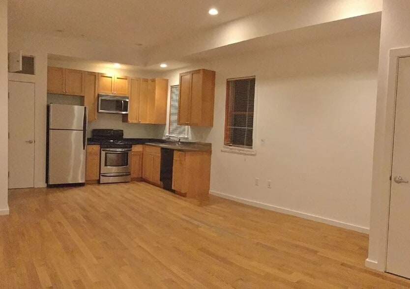 Primary Photo - 12 Beech St