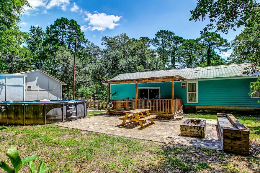 Building Photo - 561 Mendel Ave