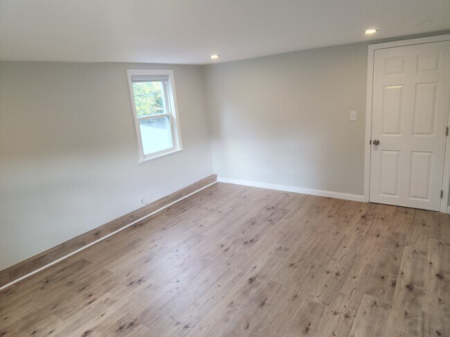 Master Bedroom - 323 Elm St