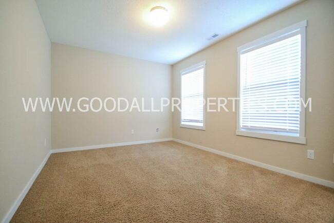 Building Photo - 4 Bedroom, 2.5 Bathroom Home in Ankeny