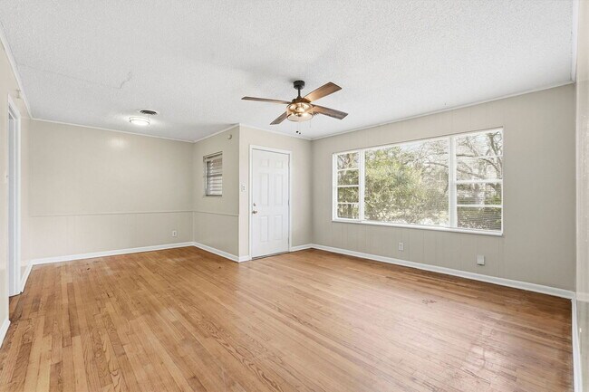 Building Photo - 1759 S Park