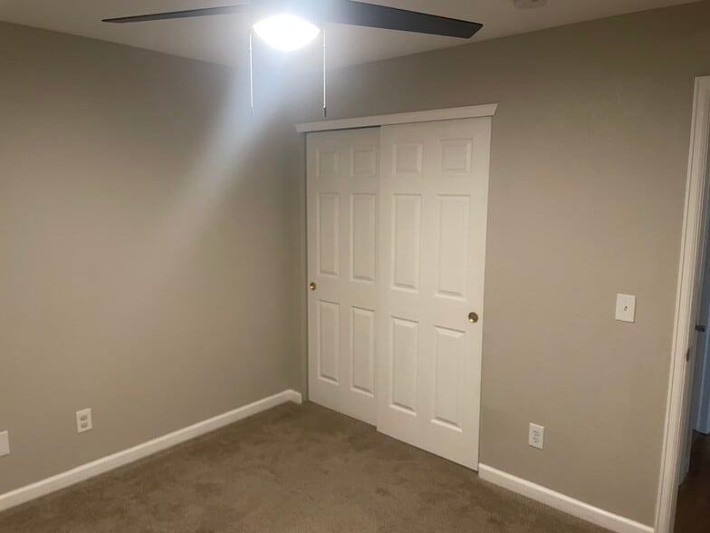 Building Photo - 3228 W Girard Ave