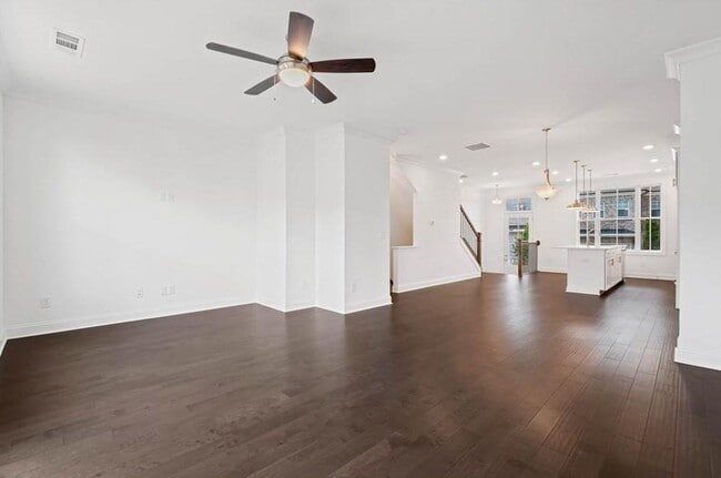 Building Photo - 4590 Sims Pk Overlook