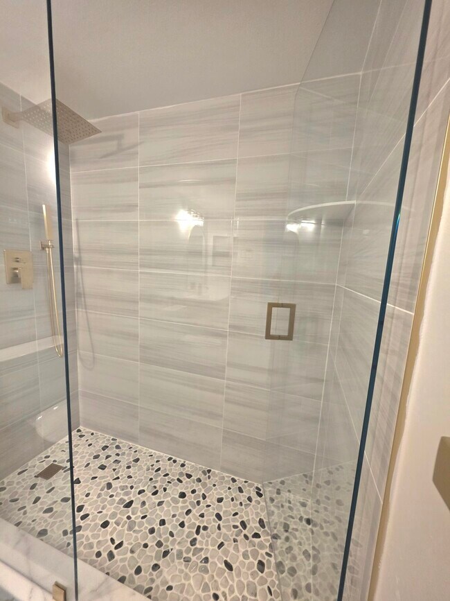 Building Photo - 205 Foxtail Dr