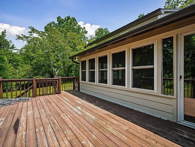 Building Photo - 1409 Robert Ln