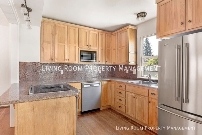 Building Photo - 6429 N Delaware Ave