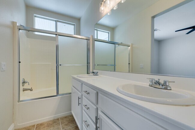 Building Photo - Charming 3-Bedroom Single-Story Home in North Las Vegas!