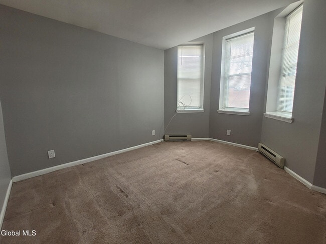 Building Photo - 68 Morris St