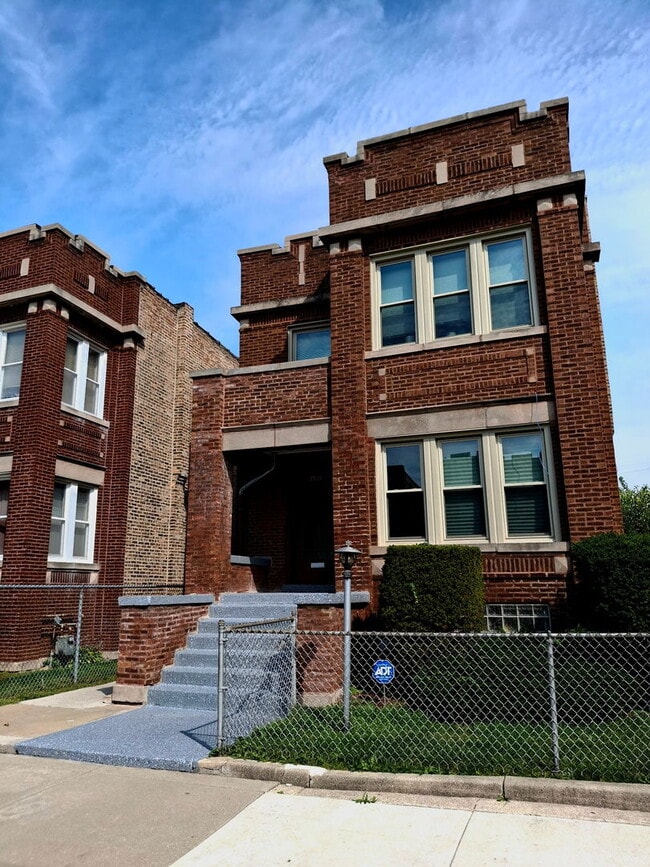 Building Photo - 7939 S Justine St