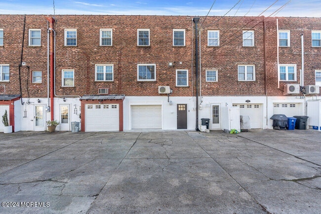 Building Photo - 131 Terrace Rd