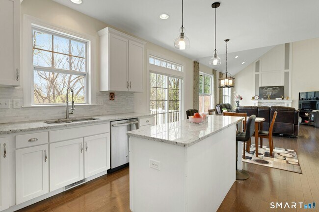 Building Photo - 310 Nutmeg Ln