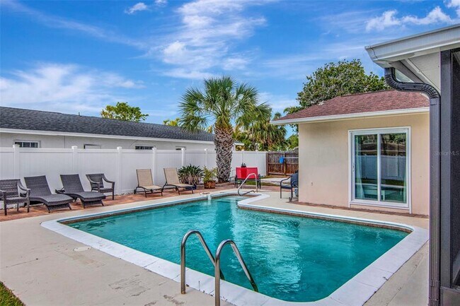 Building Photo - 4712 114th St N