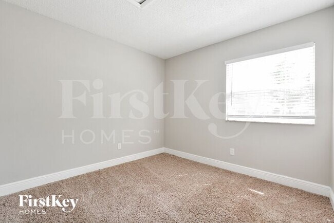 Building Photo - 1520 Tivoli Dr