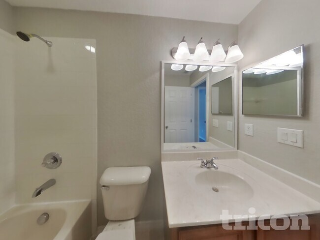 Building Photo - 10636 Deerberry Dr