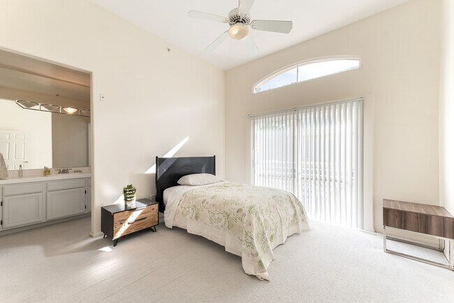 Furnished secondary bedroom - 5220 Premiere Hls Dr