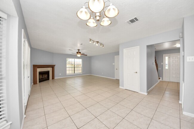 Building Photo - 16006 Autumn Falls Ln