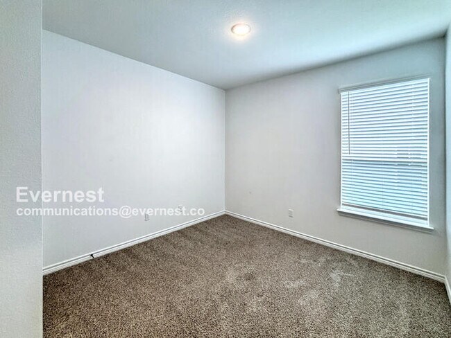 Building Photo - 2119 Hornbeam St